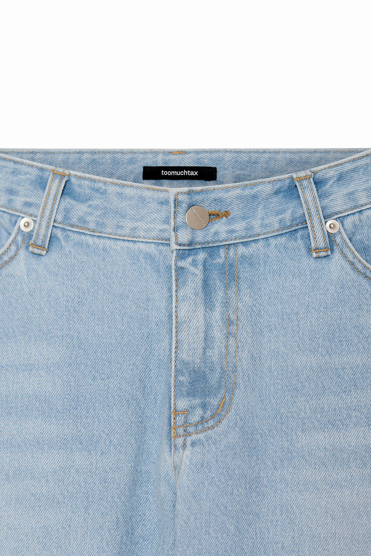 SLIM STRAIGHT-FIT JEANS (LIGHT BLUE)