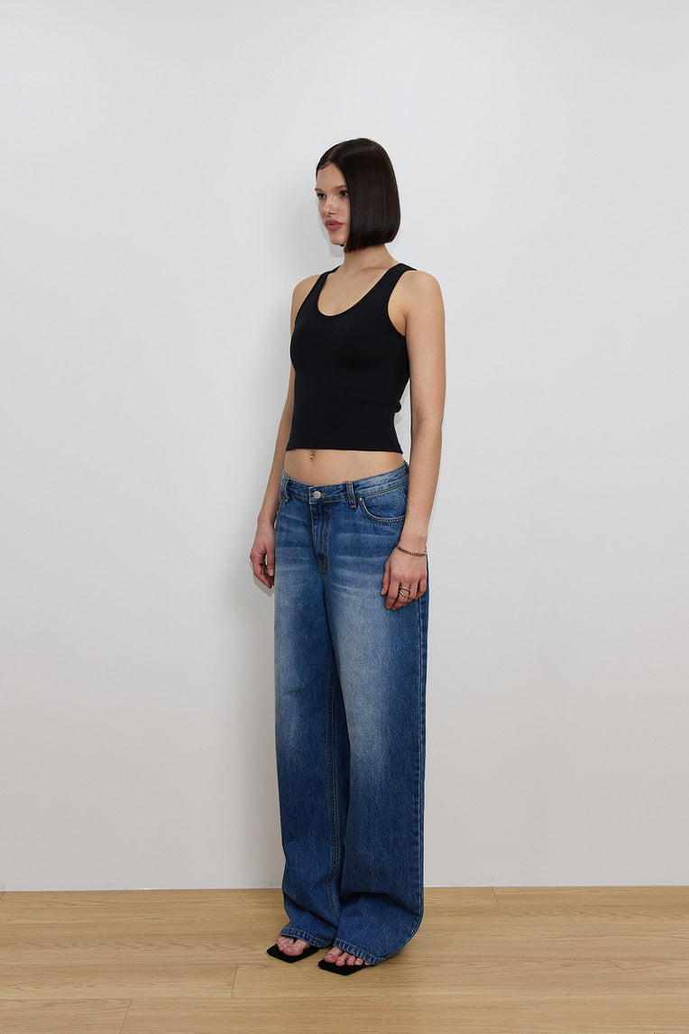 BASIC SLEEVELESS TOP (BLACK)