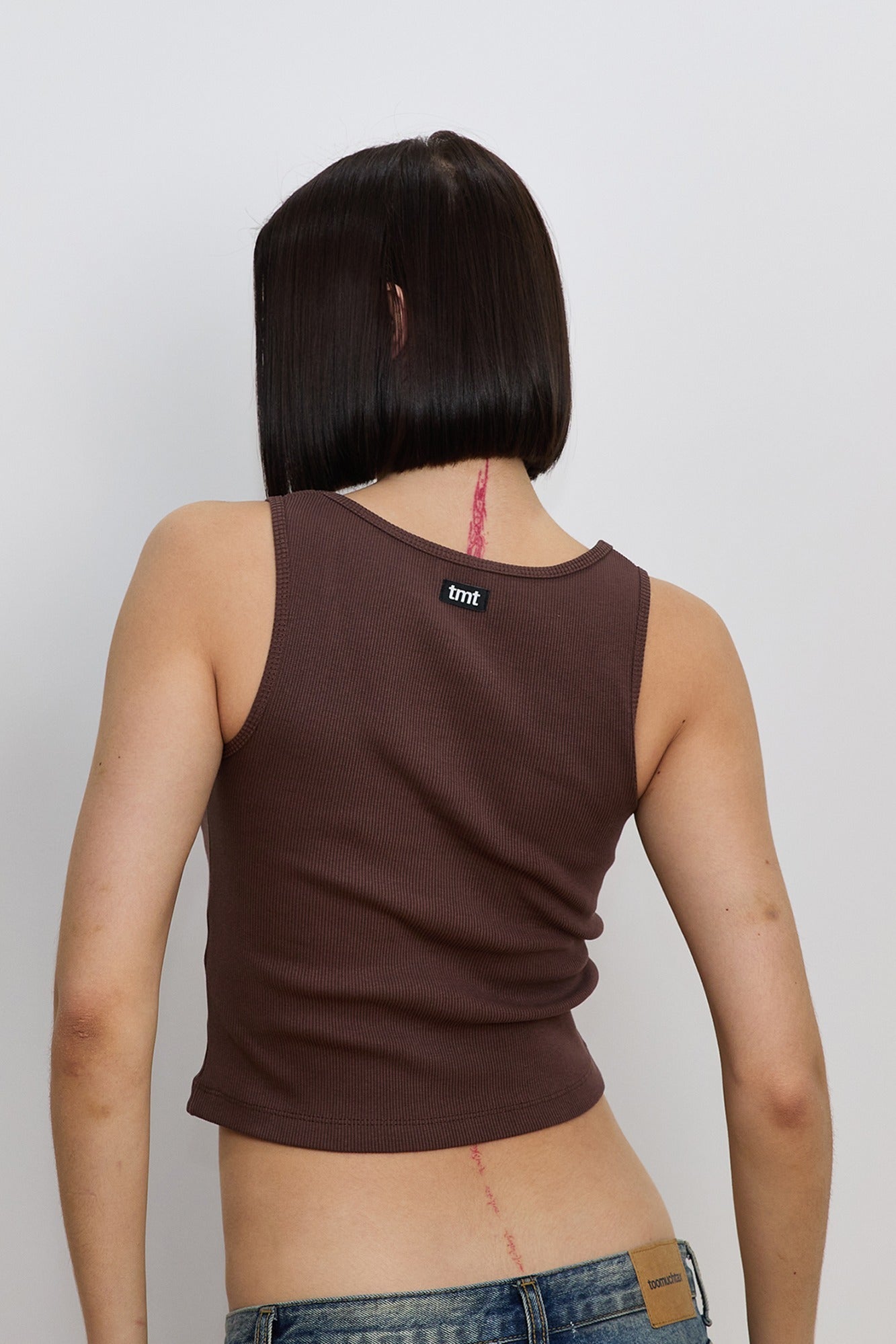 BASIC SLEEVELESS TOP (BROWN)