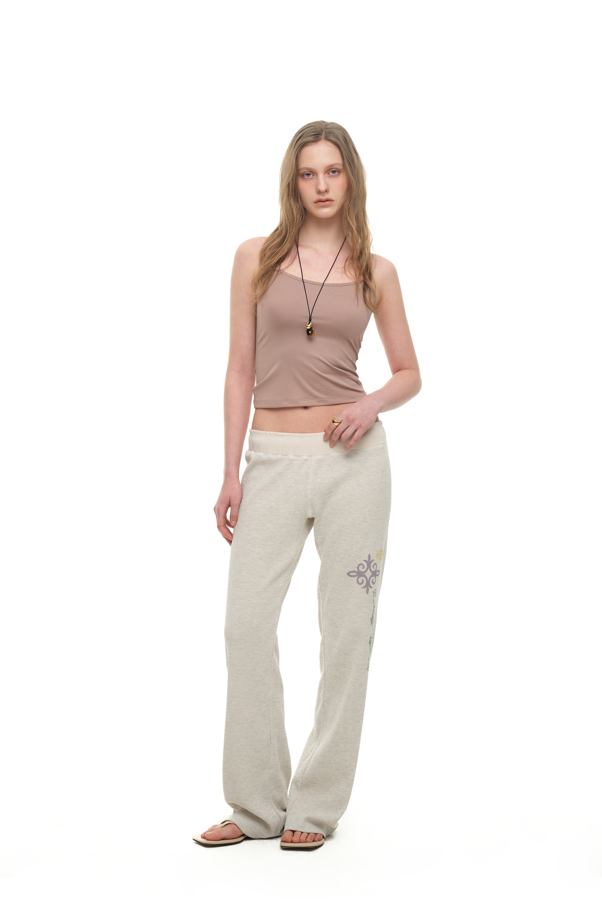 BASIC 02 SLEEVELESS TOP (DARK BEIGE)