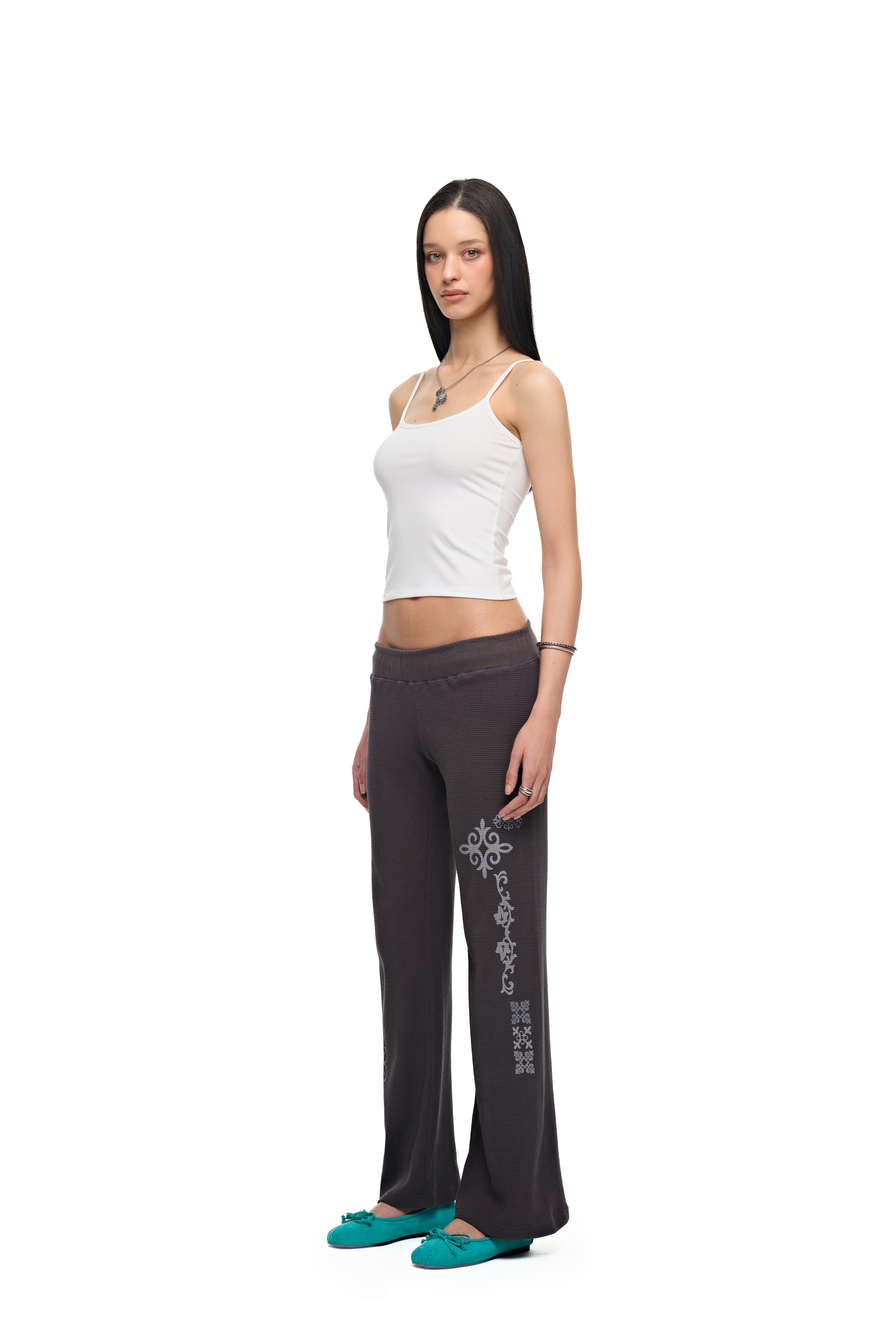 BASIC 02 SLEEVELESS TOP (WHITE)
