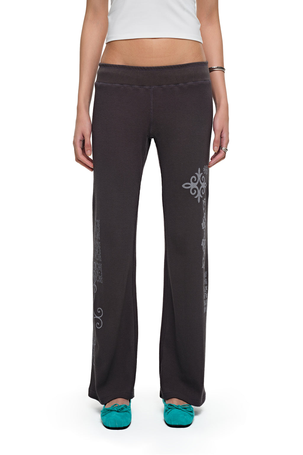 FOLK PATTERN SLIM-FIT WAFFLE PANTS (CHARCOAL)