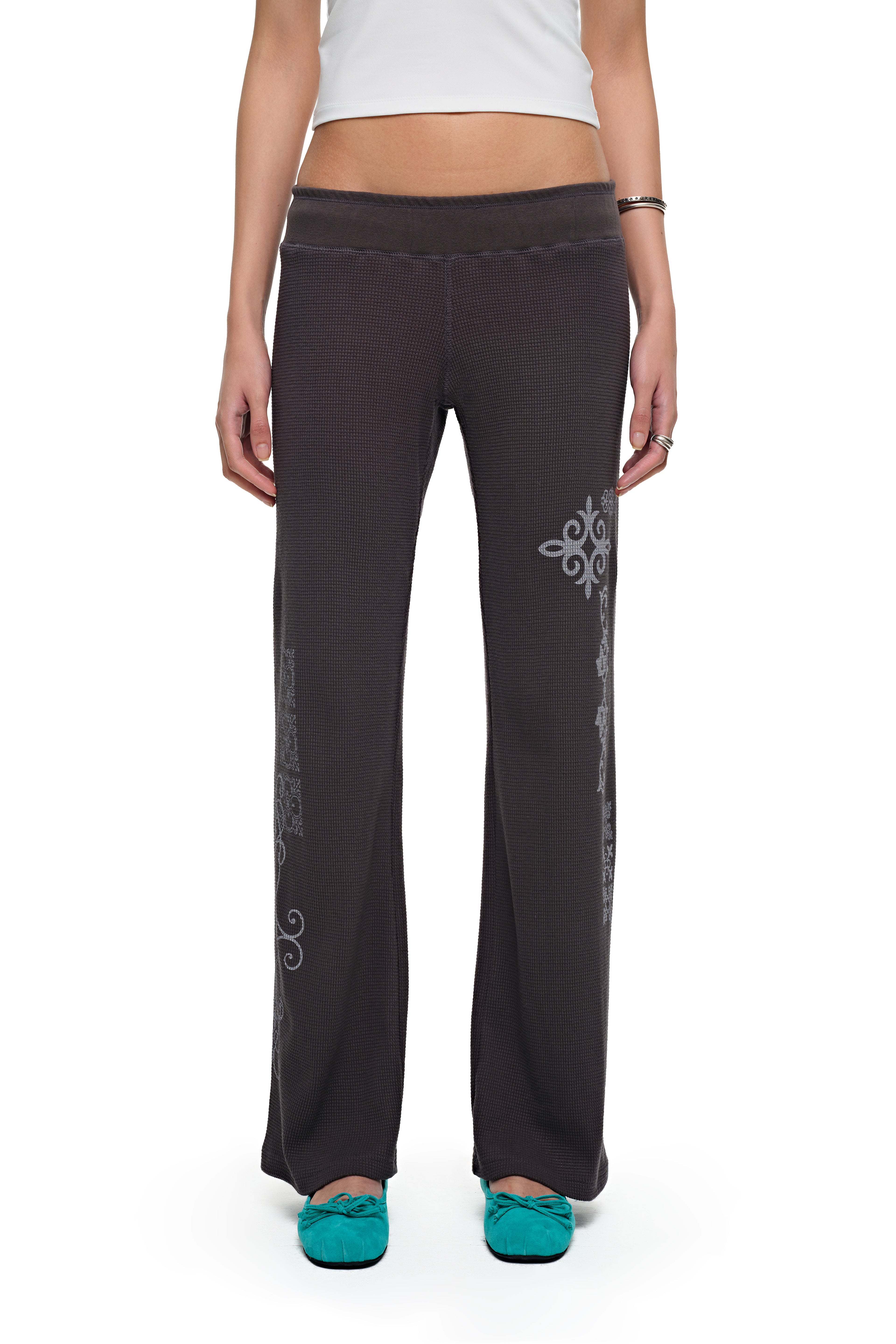 FOLK PATTERN SLIM-FIT WAFFLE PANTS (CHARCOAL)