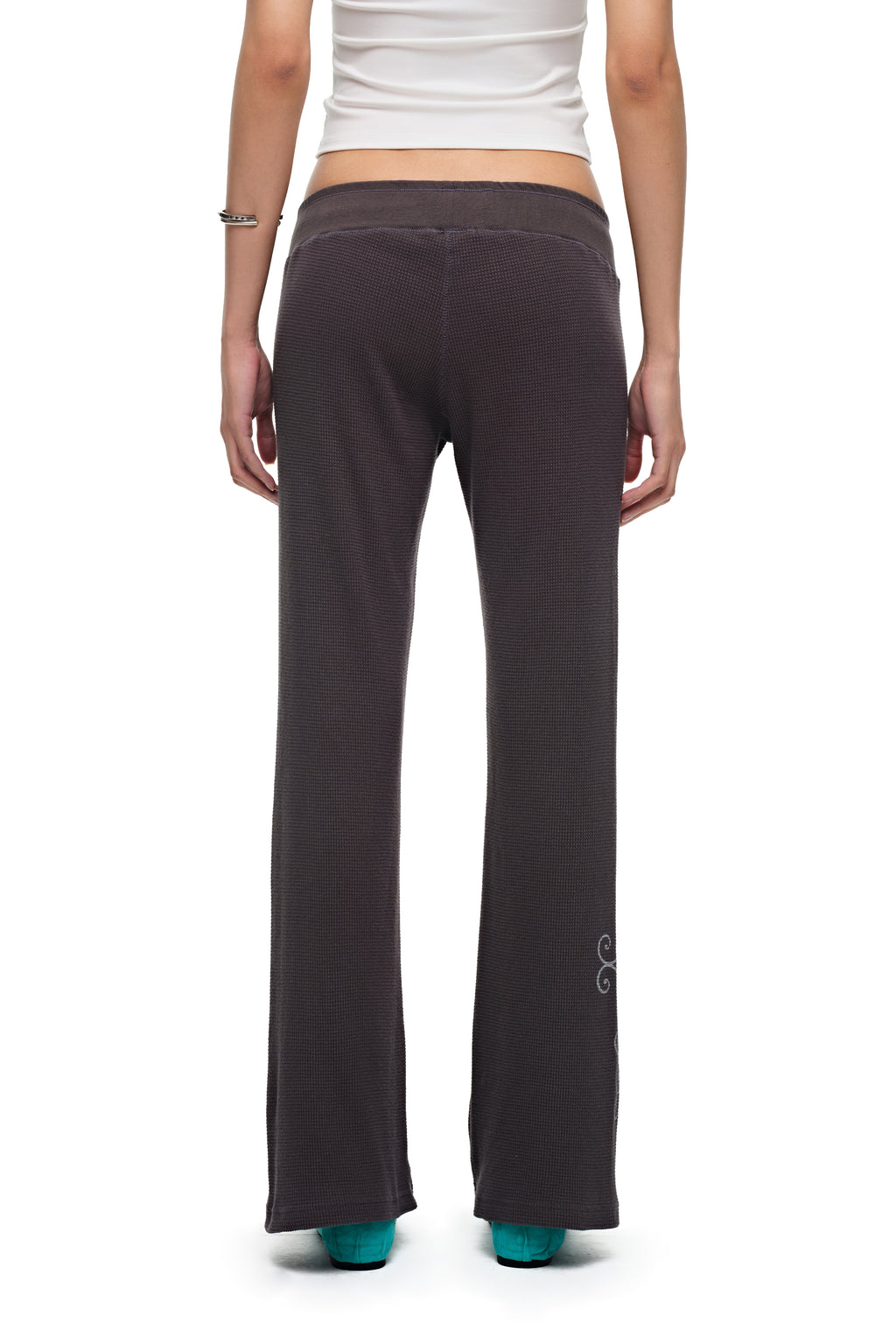 FOLK PATTERN SLIM-FIT WAFFLE PANTS (CHARCOAL)
