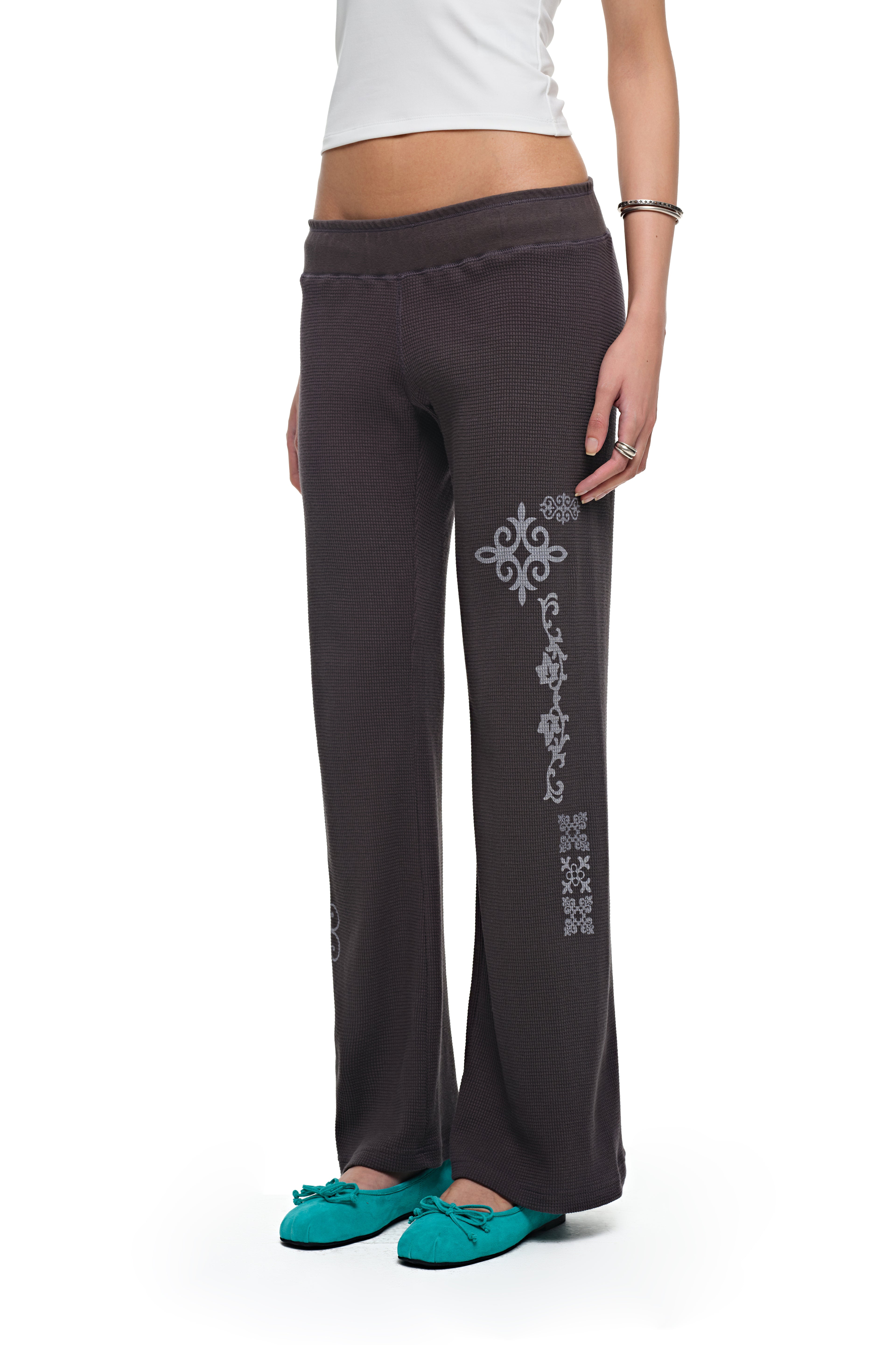 FOLK PATTERN SLIM-FIT WAFFLE PANTS (CHARCOAL)
