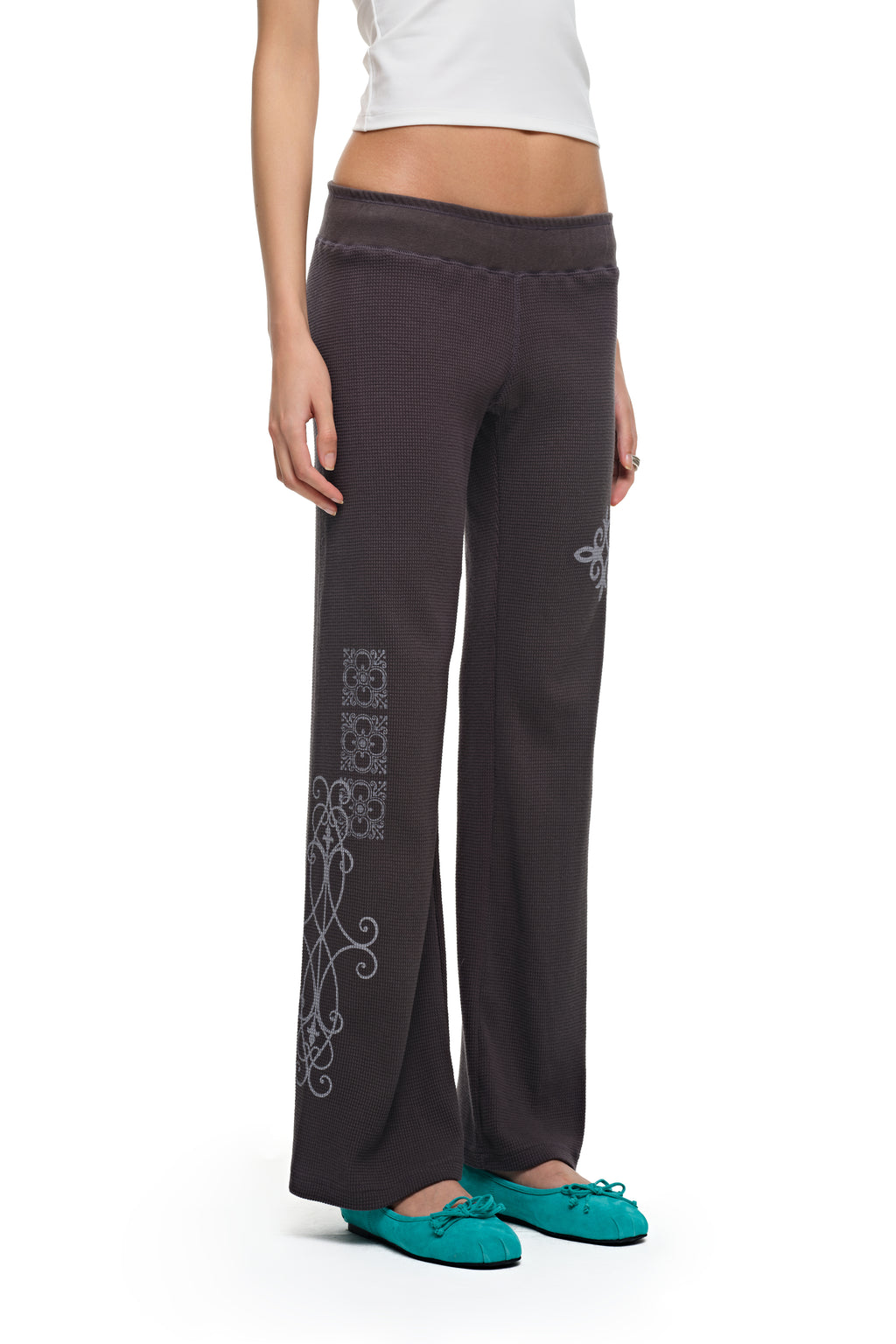 FOLK PATTERN SLIM-FIT WAFFLE PANTS (CHARCOAL)