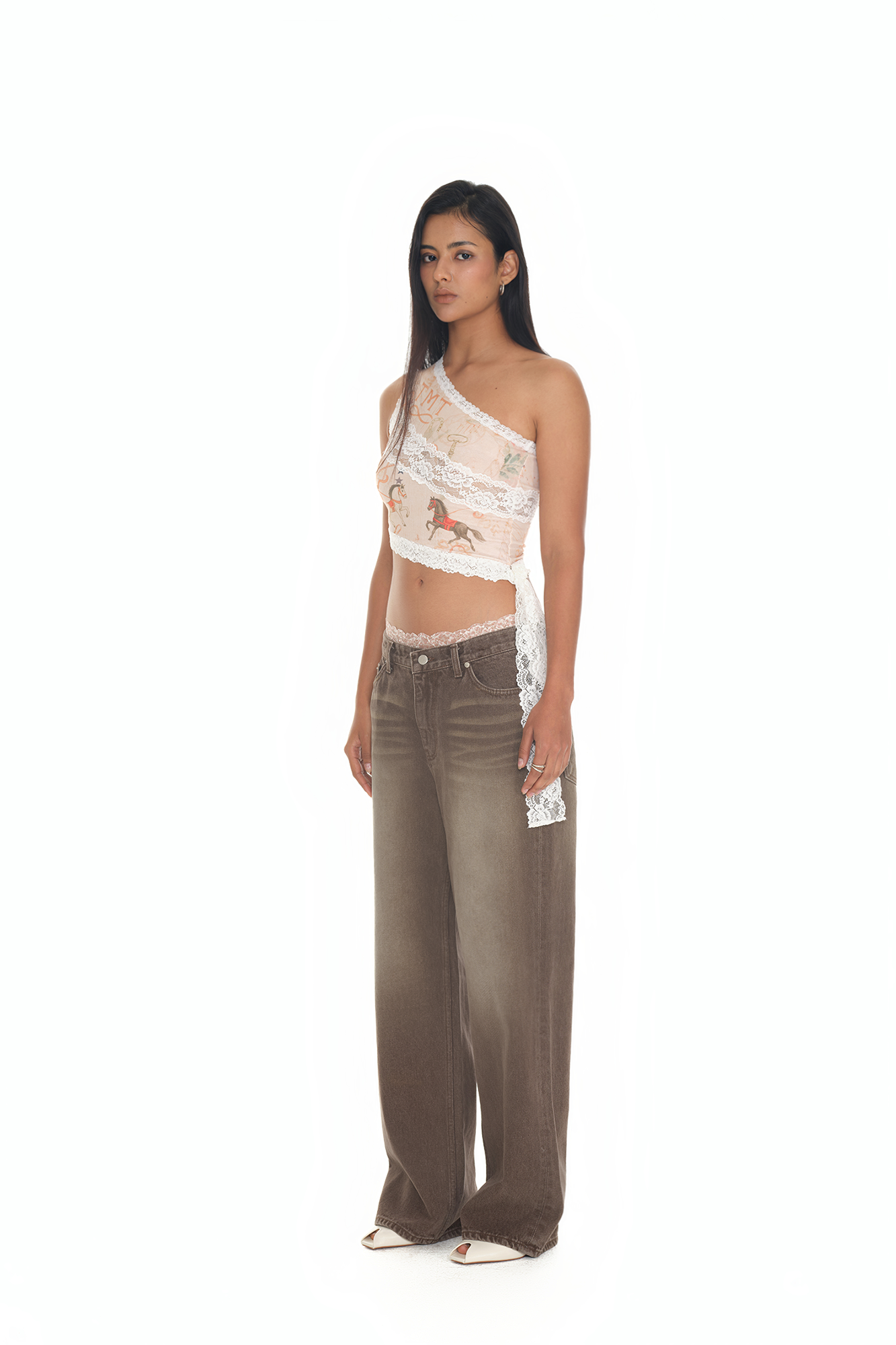 LOW RISE STRAIGHT-FIT JEANS (BROWN)