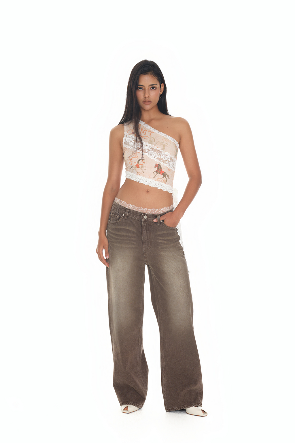 LOW RISE STRAIGHT-FIT JEANS (BROWN)