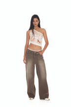 LOW RISE STRAIGHT-FIT JEANS (BROWN)