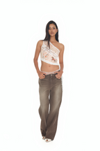 LOW RISE STRAIGHT-FIT JEANS (BROWN)