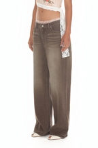 LOW RISE STRAIGHT-FIT JEANS (BROWN)