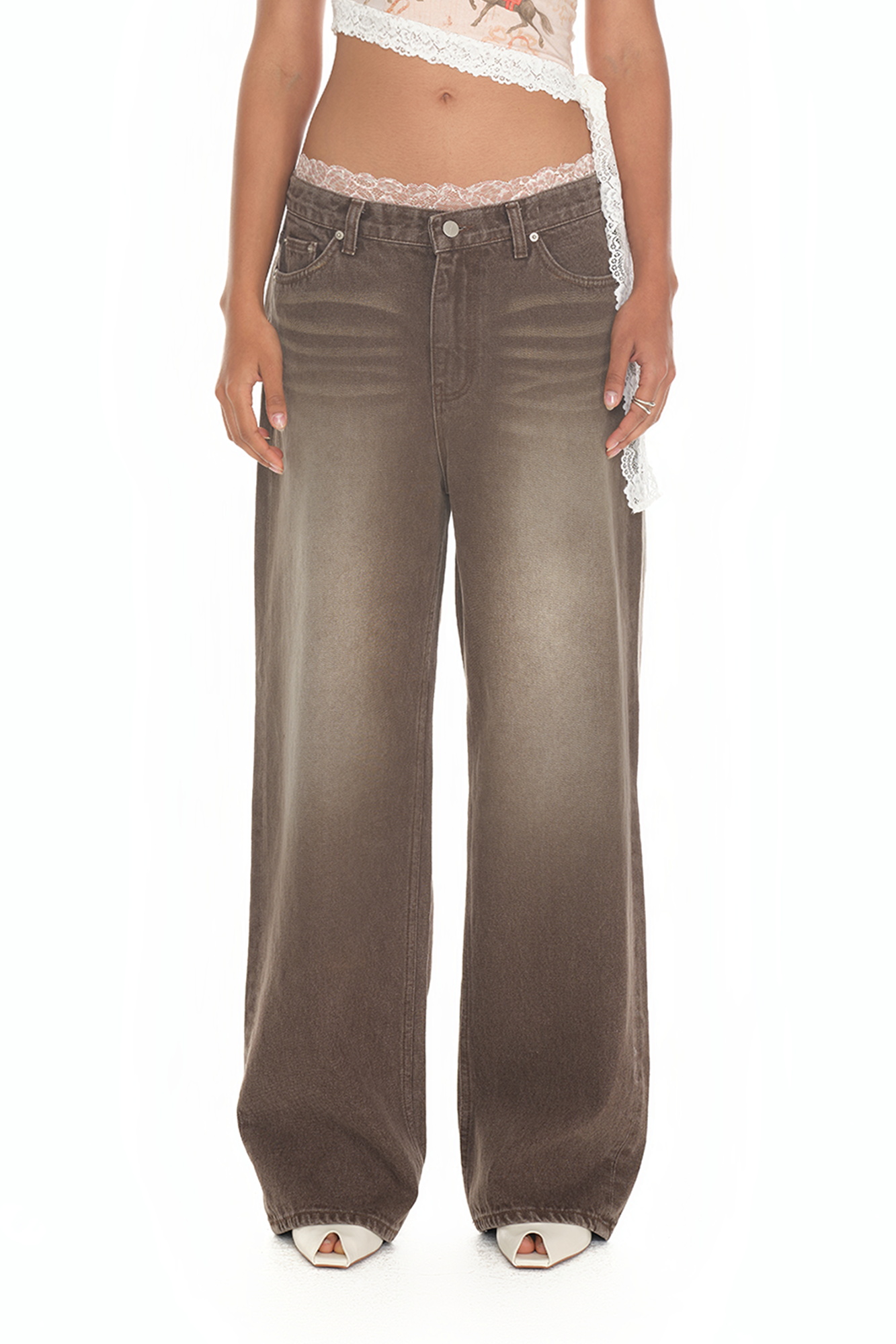 LOW RISE STRAIGHT-FIT JEANS (BROWN)