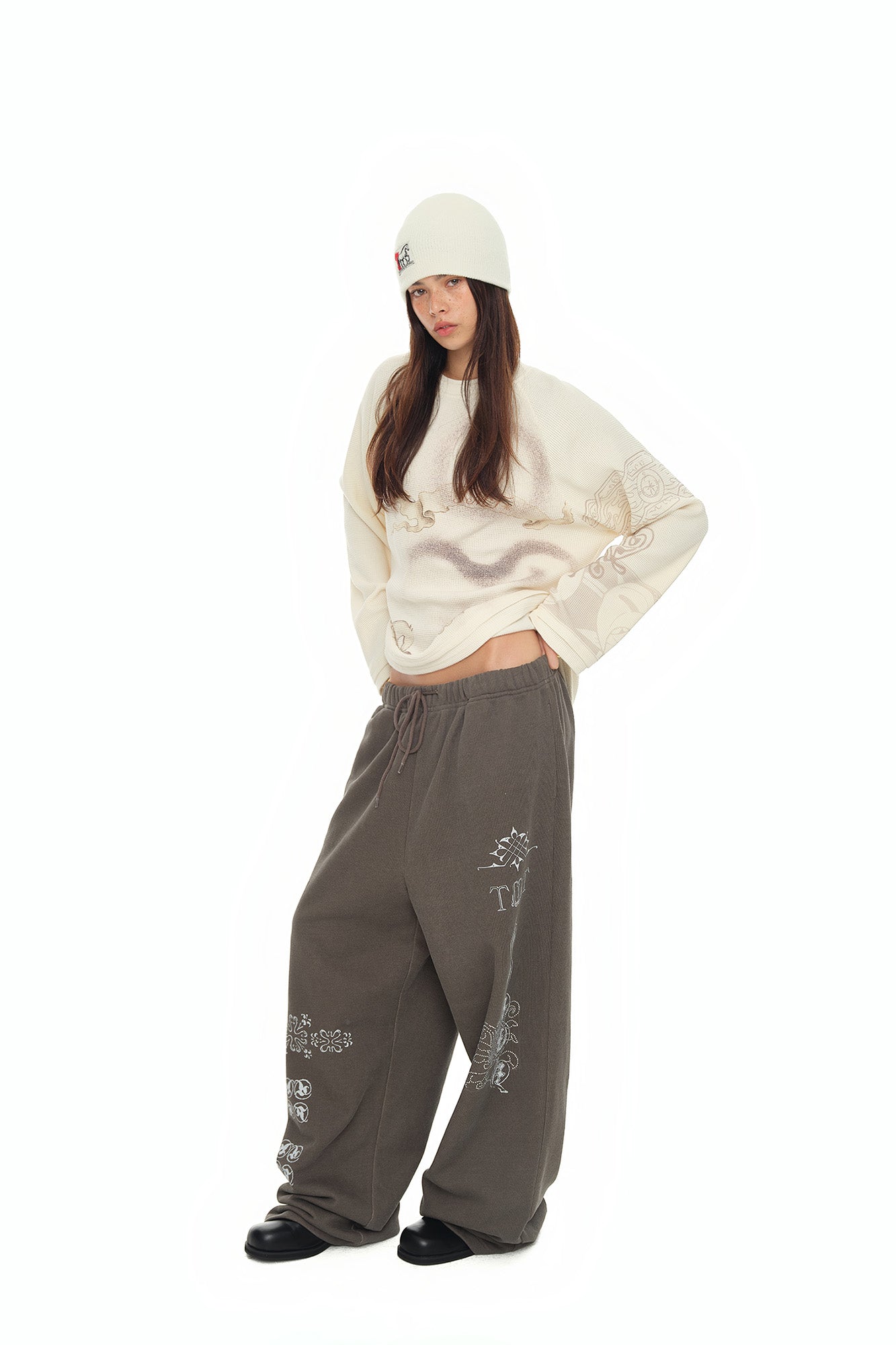ORNAMENT SWEATPANTS (CHARCOAL)
