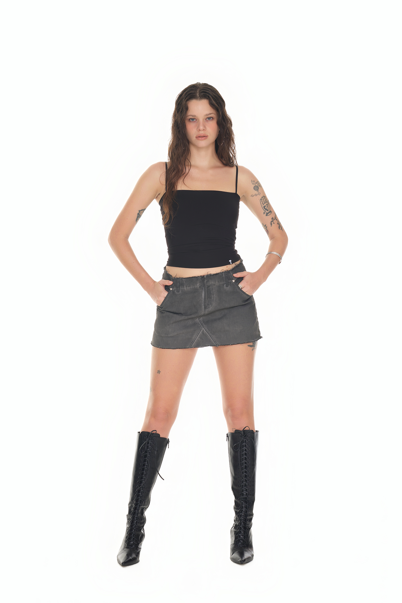 WASHED CUT-OFF MINI SKIRT (CHARCOAL)