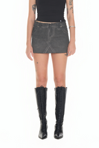 WASHED CUT-OFF MINI SKIRT (CHARCOAL)
