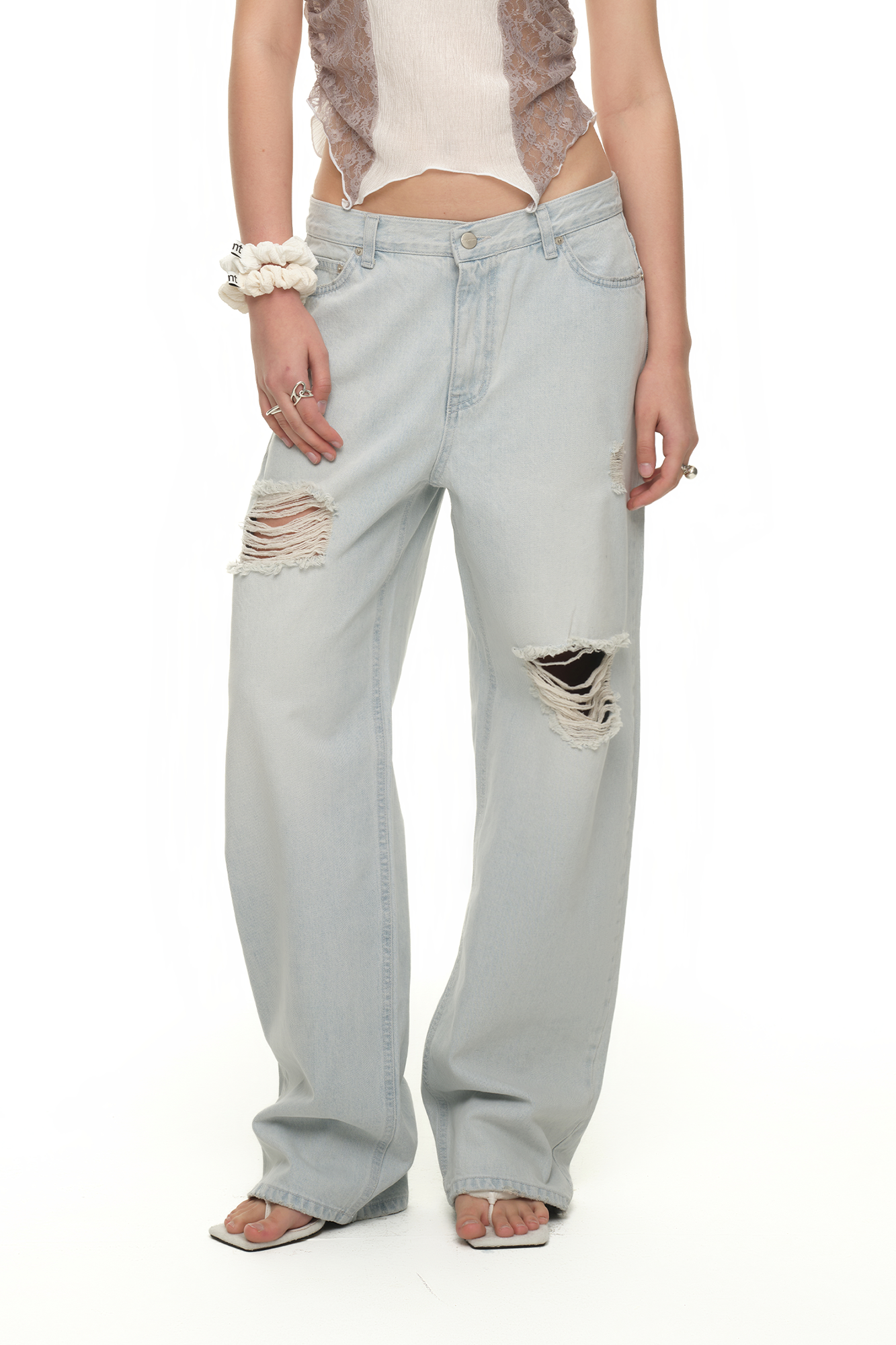LOW RISE LOOSE-FIT DAMAGED JEANS (ICE BLUE)